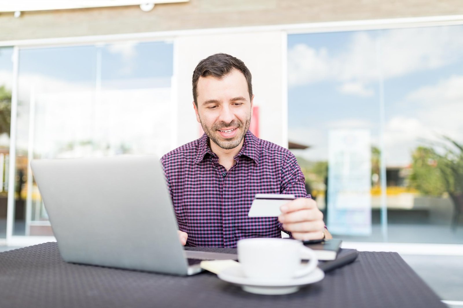 http://img.b2bpic.net/free-photo/mid-adult-man-using-online-banking-service-transfer-money-from-credit-card-using-laptop-shopping-mall_662251-1525.jpg